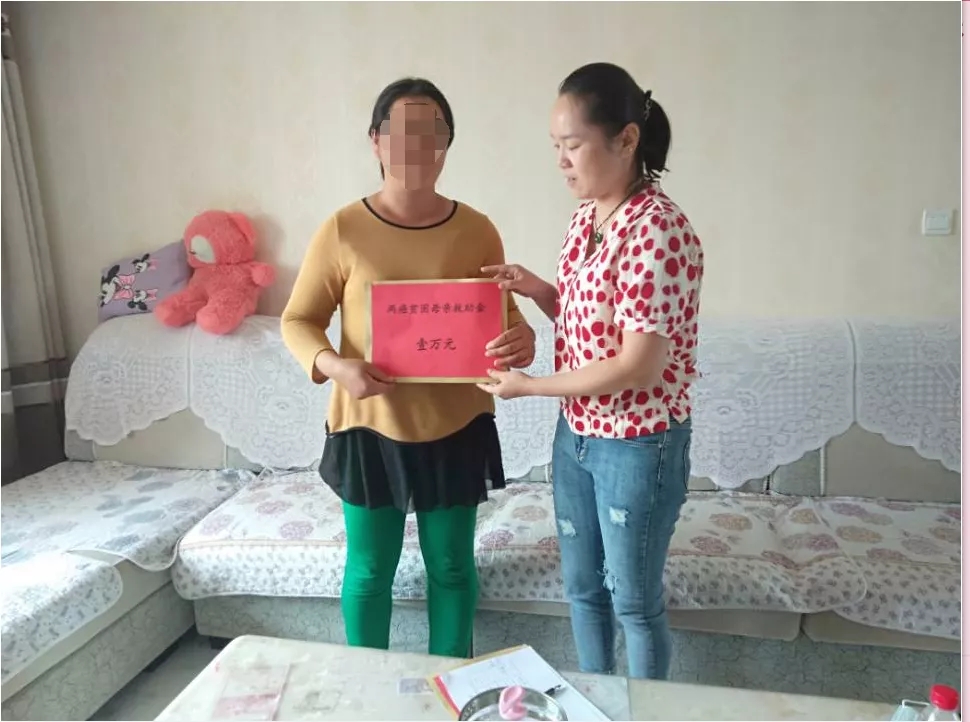 【“娘家關愛送到家”】師市婦聯發放“兩癌”、“癌癥”、“單親”困難母親救助金