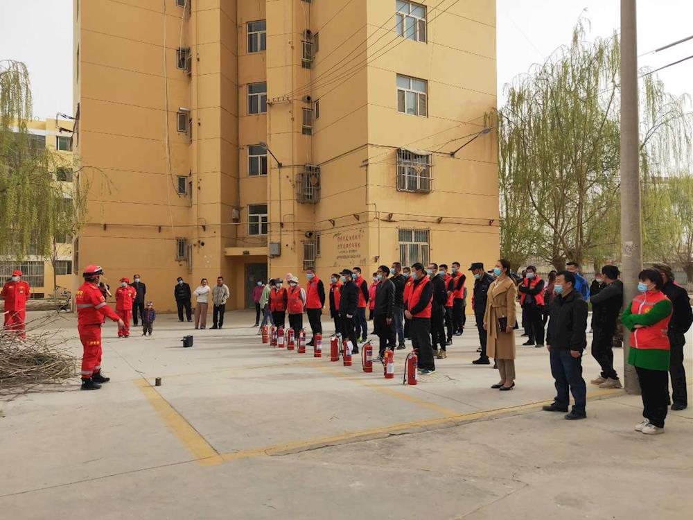 金銀川路街道南公園社區(qū)組織開展消防綜合演練活動