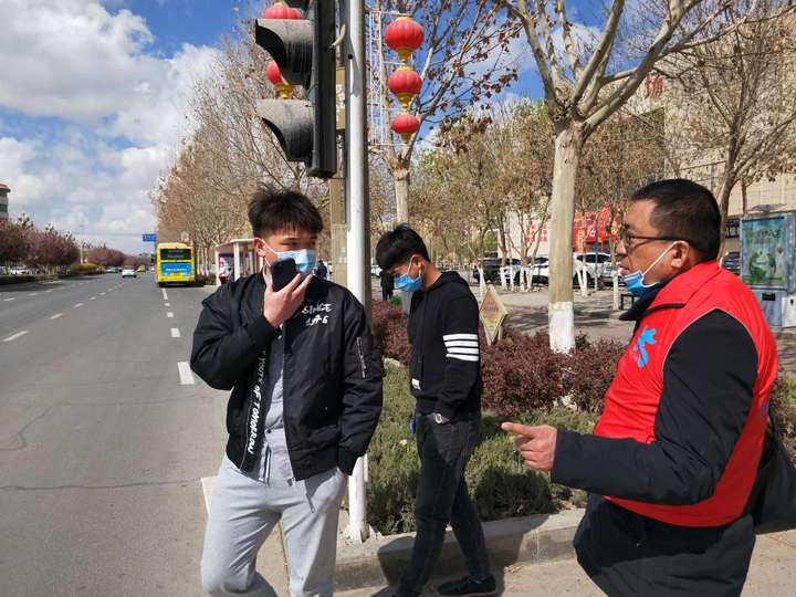 南公園社區開展“文明禮讓 暢行天下”文明出行志愿服務活動