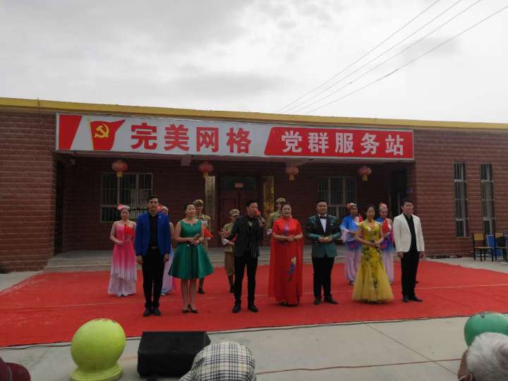 新時(shí)代文明實(shí)踐 │ “人民英雄情 紅歌社區(qū)飄”