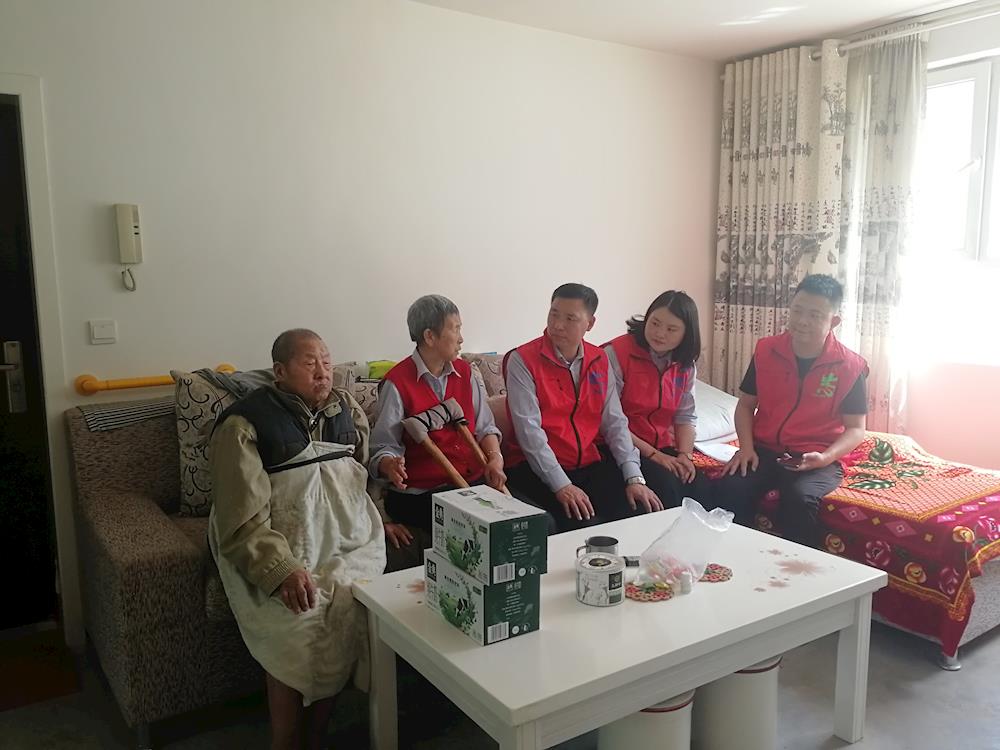 新時代文明實踐 | 春暉社區下沉黨員干部開展節前走訪慰問活動