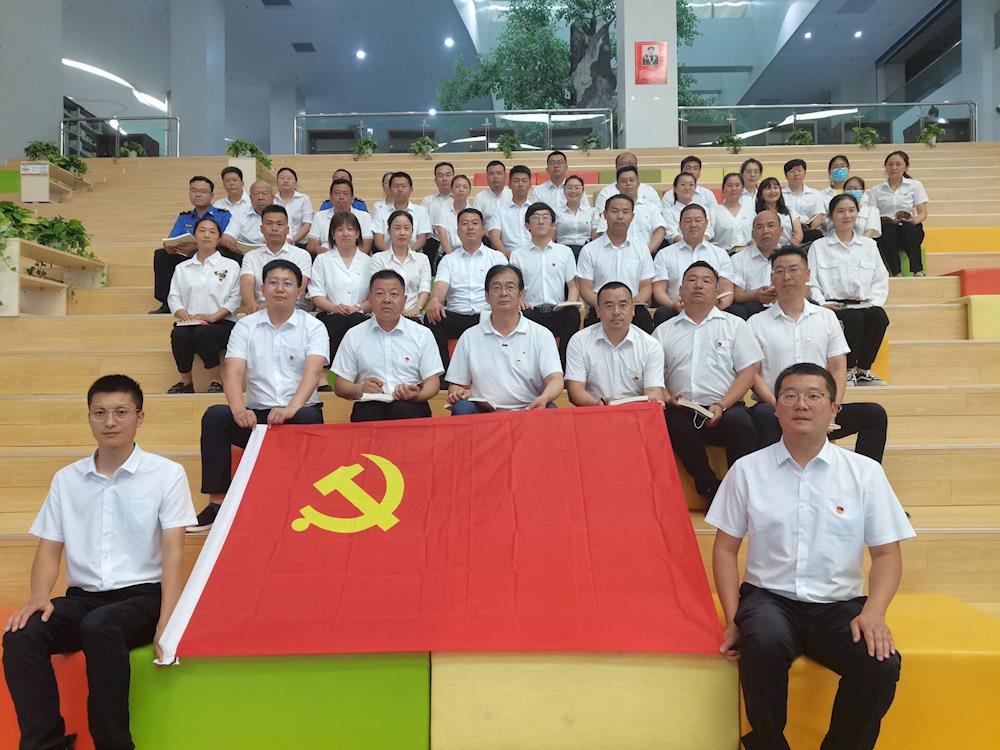 走進“悅篤青春”書香吧 學黨史、憶初心、話擔當