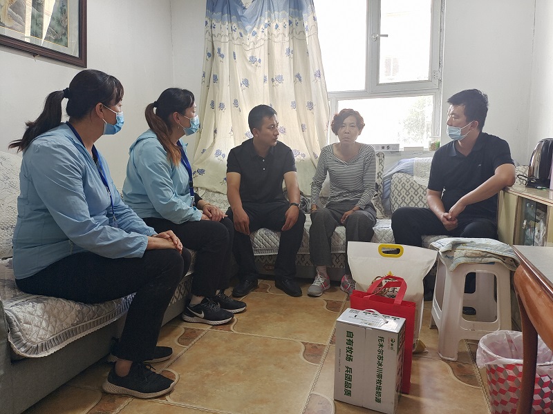 我為群眾辦實事 | 金銀川路街道開展中秋節前慰問送溫暖活動 