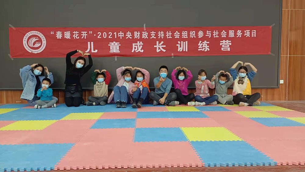 金銀川路街道社工站開展“情暖童心 與愛同行”困境兒童關愛活動 