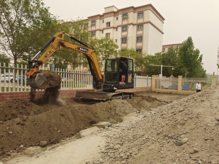 創城動態 | 擴建停車位 規范停車秩序 