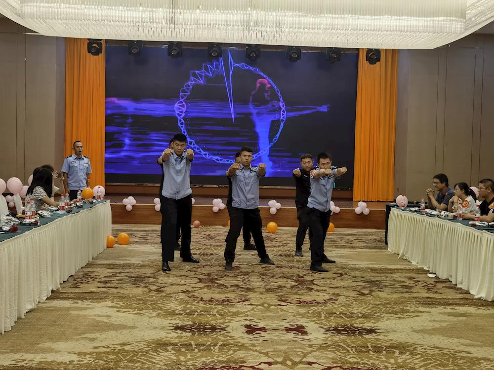 e8ee54783e564298b64adc6e88af9fbe.jpg e8ee54783e564298b64adc6e88af9fbe.jpg