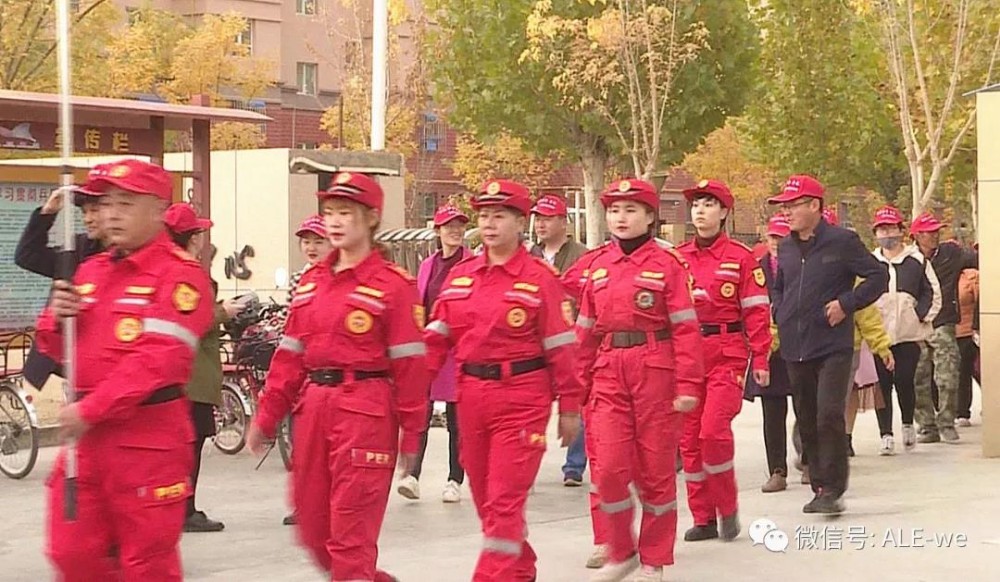 創城路上丨四百余名志愿者走上街頭，為“創城”助力添彩！