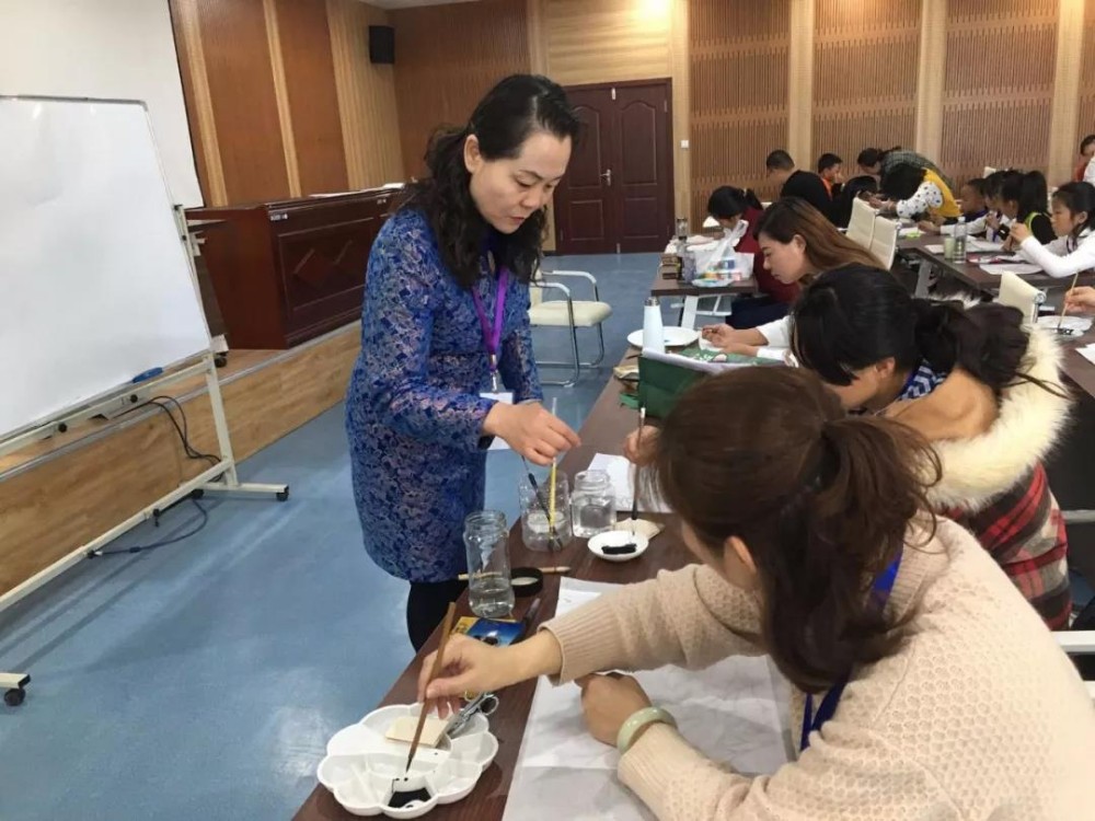 “書香阿拉爾”系列活動——阿拉爾市文化館“文化超市”公益培訓班上課啦！