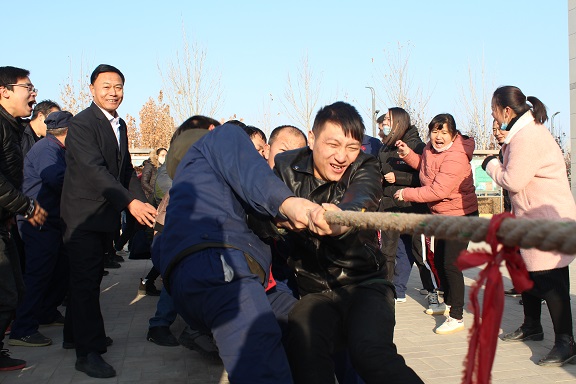 新農開發公司舉辦慶元旦拔河比賽