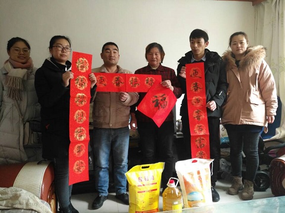 幸福路街道花園社區“情暖花園，福至萬家”寫春聯送祝福活動