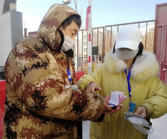 防“疫”24小時(shí)丨十三團(tuán)網(wǎng)格化管理精準(zhǔn)服務(wù)暖民心