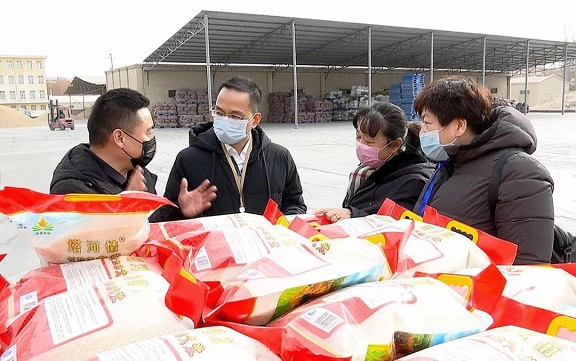 李斌檢查調研生產生活物資保障工作