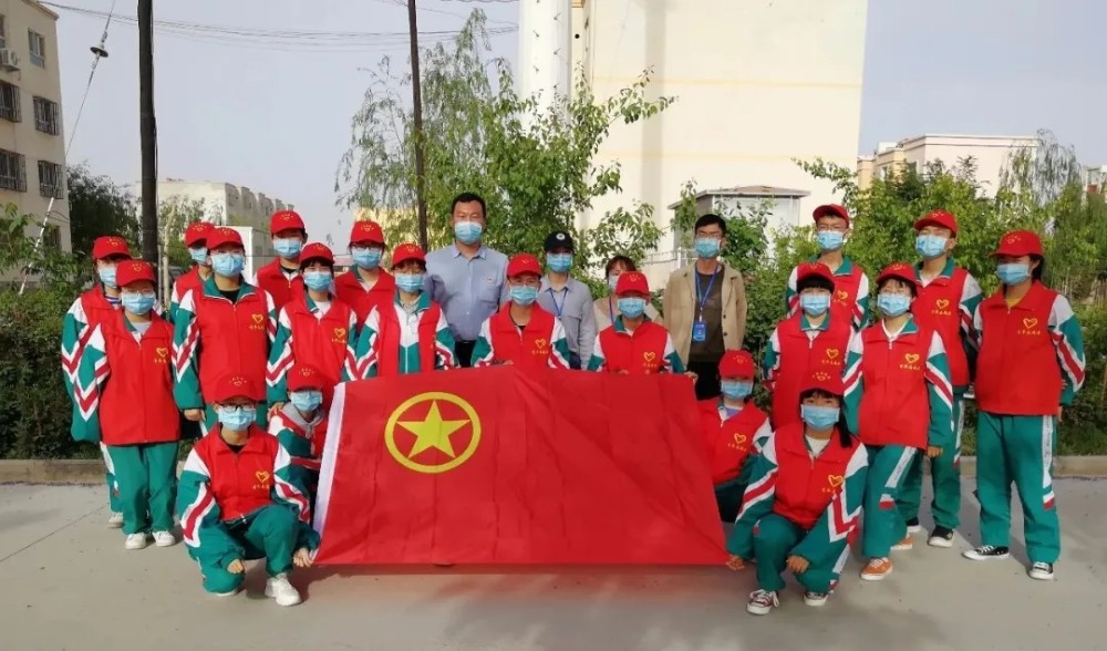 青春情暖夕陽紅 灑向人間都是愛