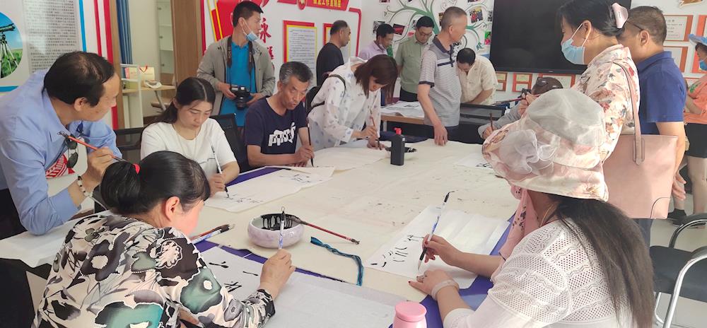 幸福路街道開展“不忘初心、魅力師市”書法文化培訓活動