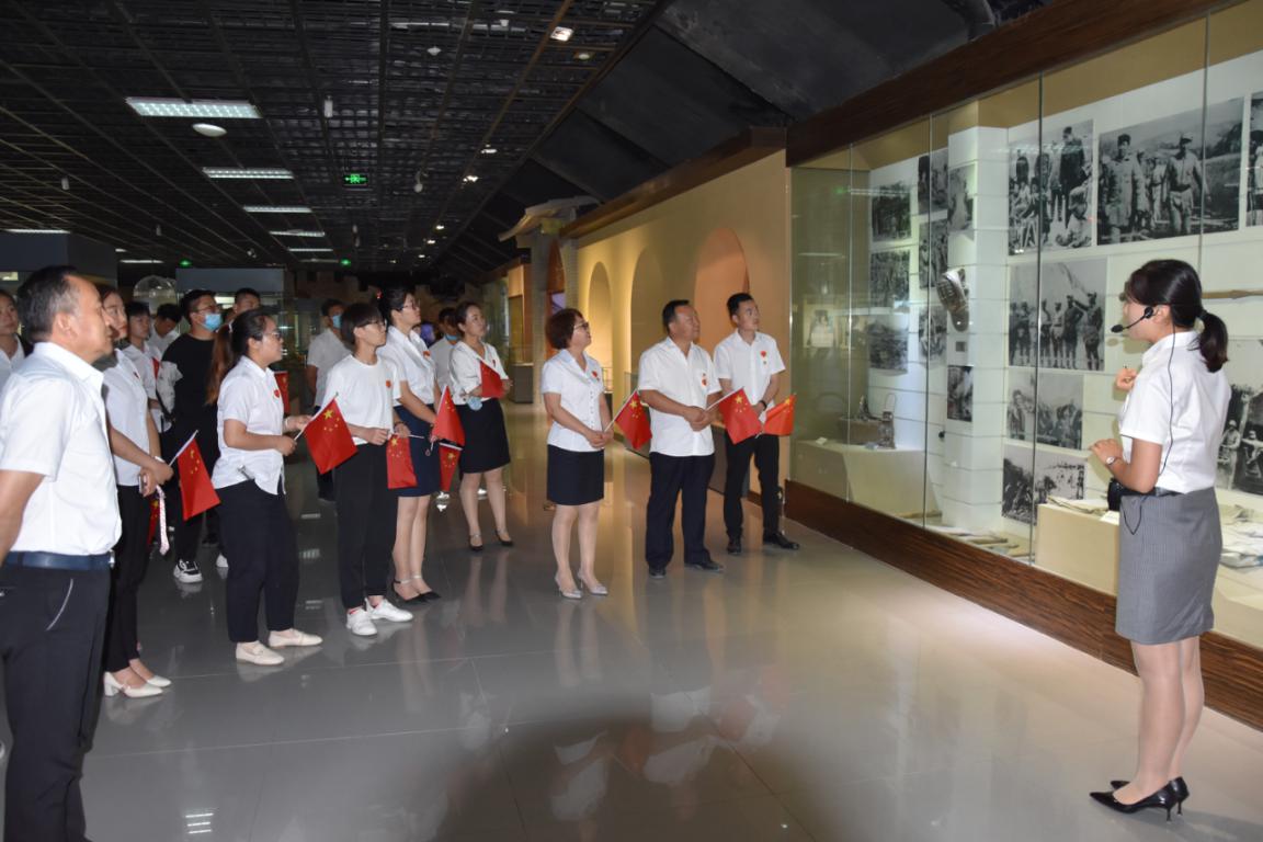 青松路街道機(jī)關(guān)黨支部攜手師市就業(yè)局黨支部開展 ”黨旗映天山“主題黨日活動(dòng)