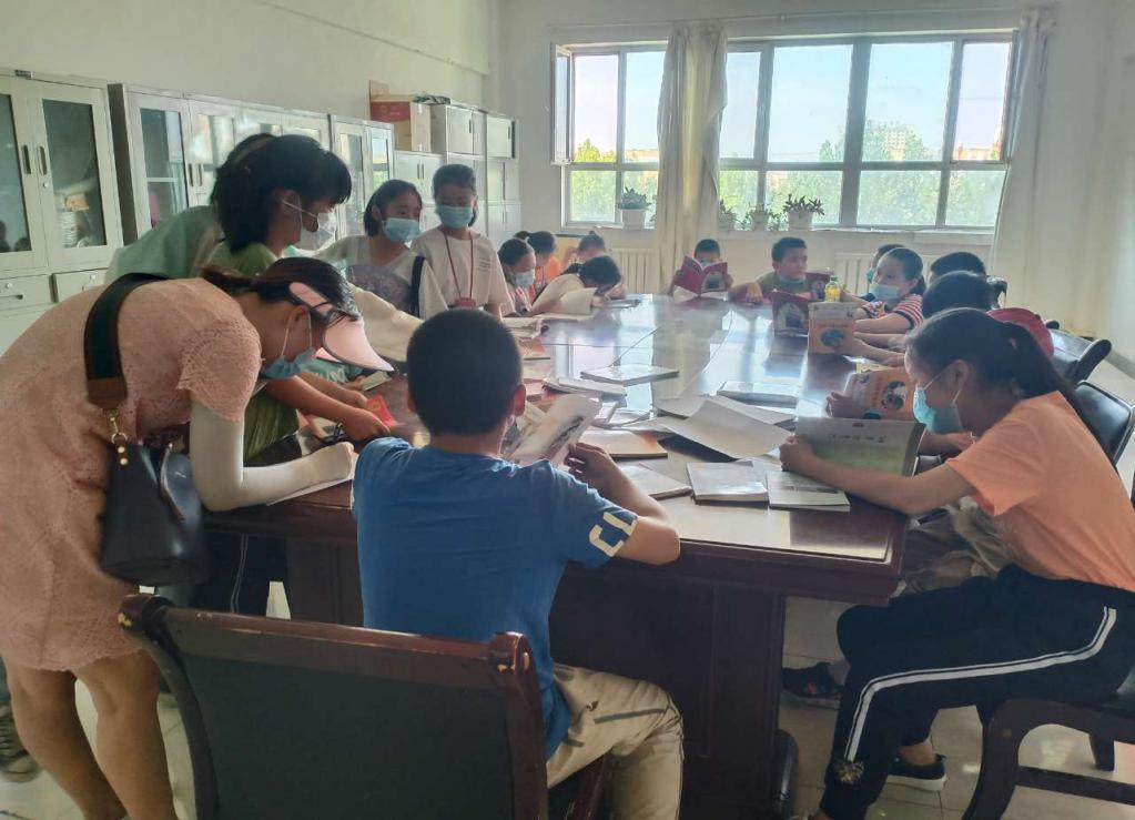 青松路街道開展“呵護(hù)七彩花朵  關(guān)愛心靈成長”志愿服務(wù)活動(dòng)