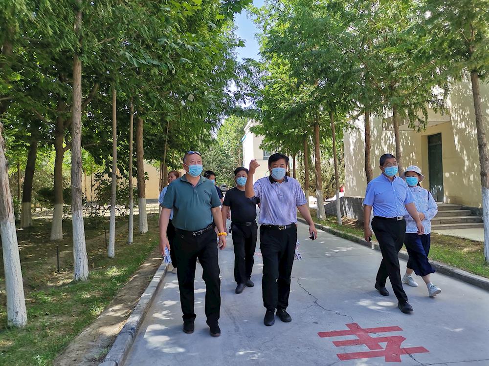 國禮書法家鄭文彬蒞臨阿拉爾文化助力師市國家森林城市創建