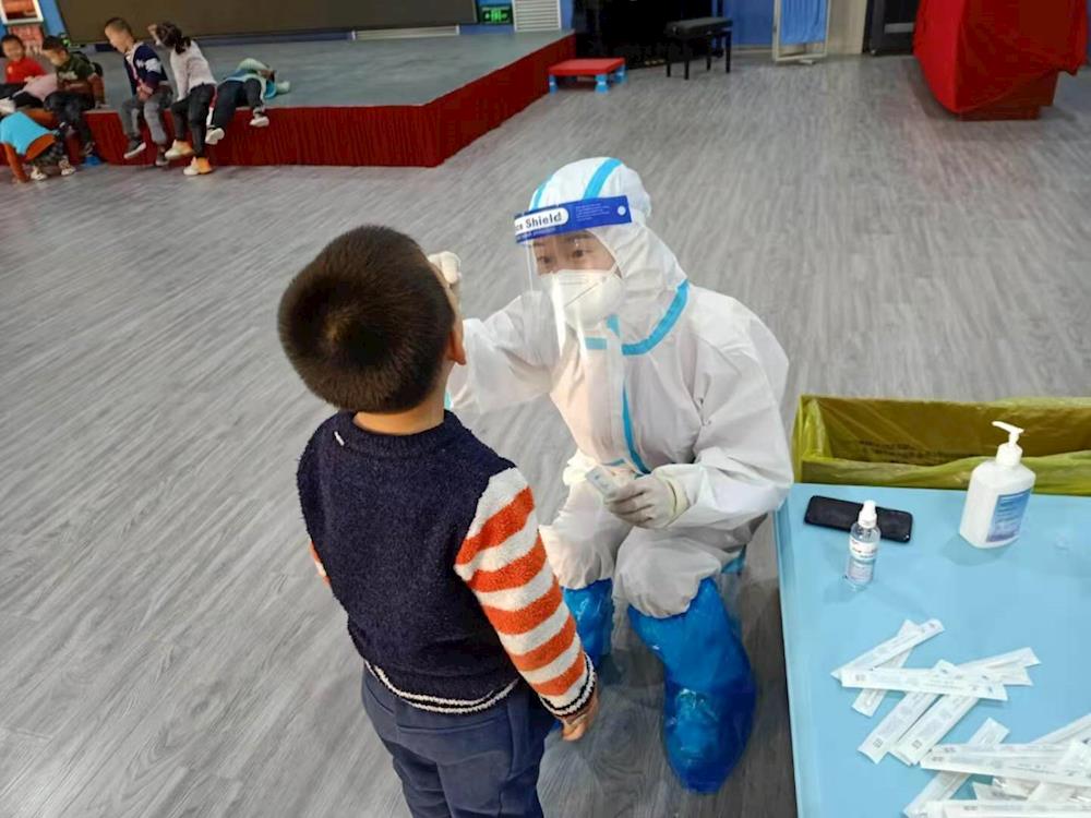 第一師八團全員核酸檢測嚴把關做到“應檢盡檢”