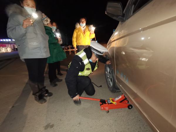 寒夜暖心救助 真心為民解憂