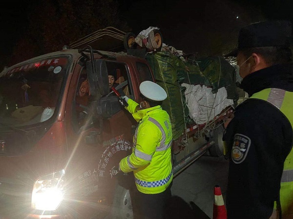 一師公安交警部門大力開展“冬至”節(jié)前統(tǒng)一夜查行動(dòng)