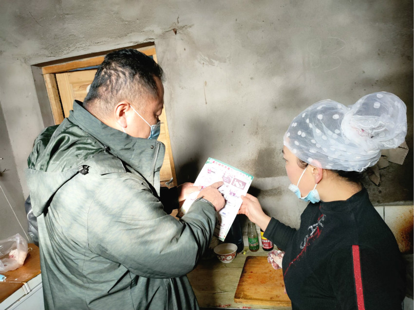 十團昌安鎮開展防一氧化碳入戶宣傳活動 零距離保障職工群眾生命安全