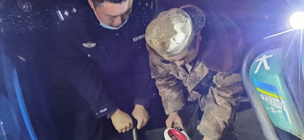 金銀川墾區公安局喀拉庫勒派出所及時處置暖氣管爆裂險情