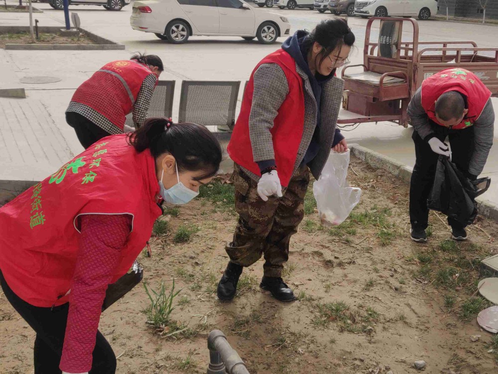 第一師供銷公司開展“紅色周六志愿匯  清潔家園暖人心”志愿服務(wù)活動