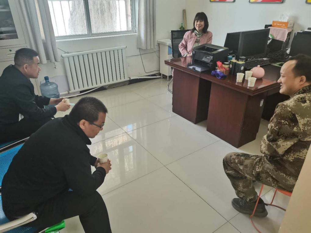 師市生態(tài)環(huán)境局走訪看望基層干部 - 副本