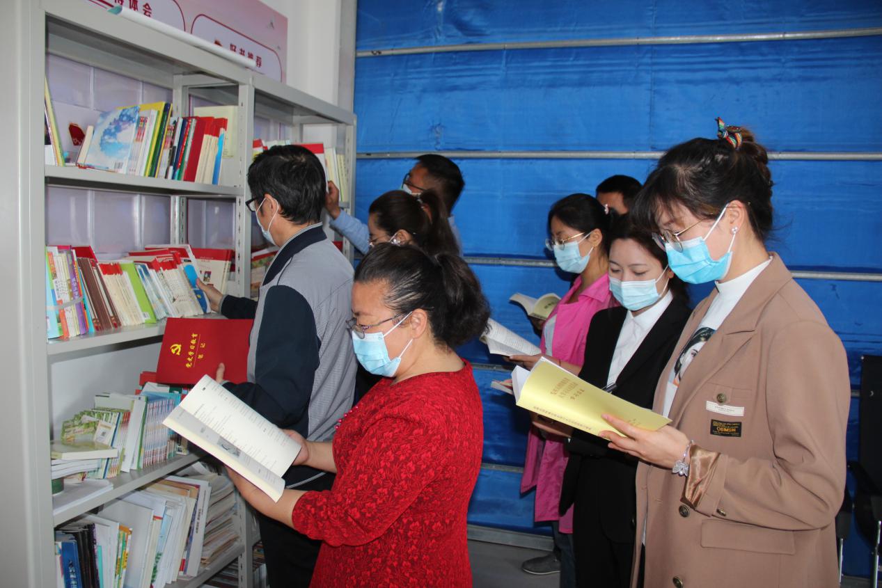 阿拉爾市西北興業集團開展“世界讀書日.我來讀黨史”活動