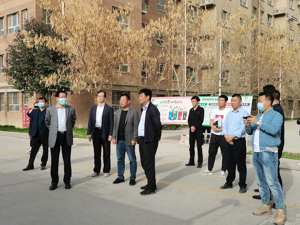 耿明杰在阿拉爾市調研垃圾分類工作