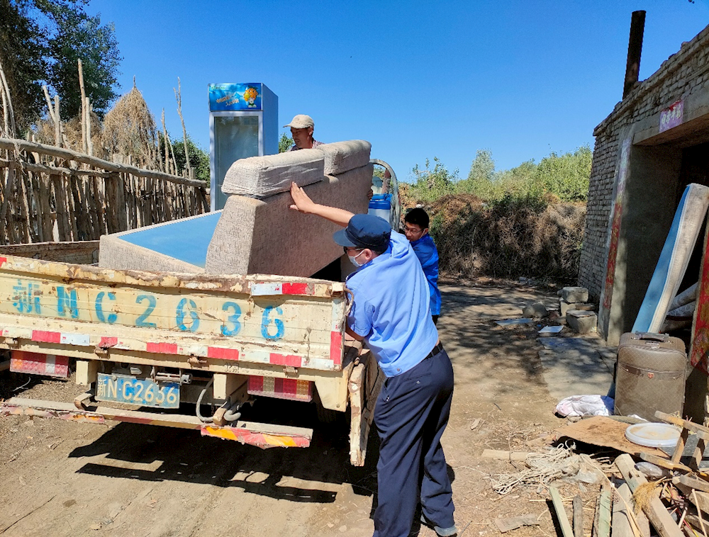 迎賓社區(qū)真情為民，義務(wù)搬家