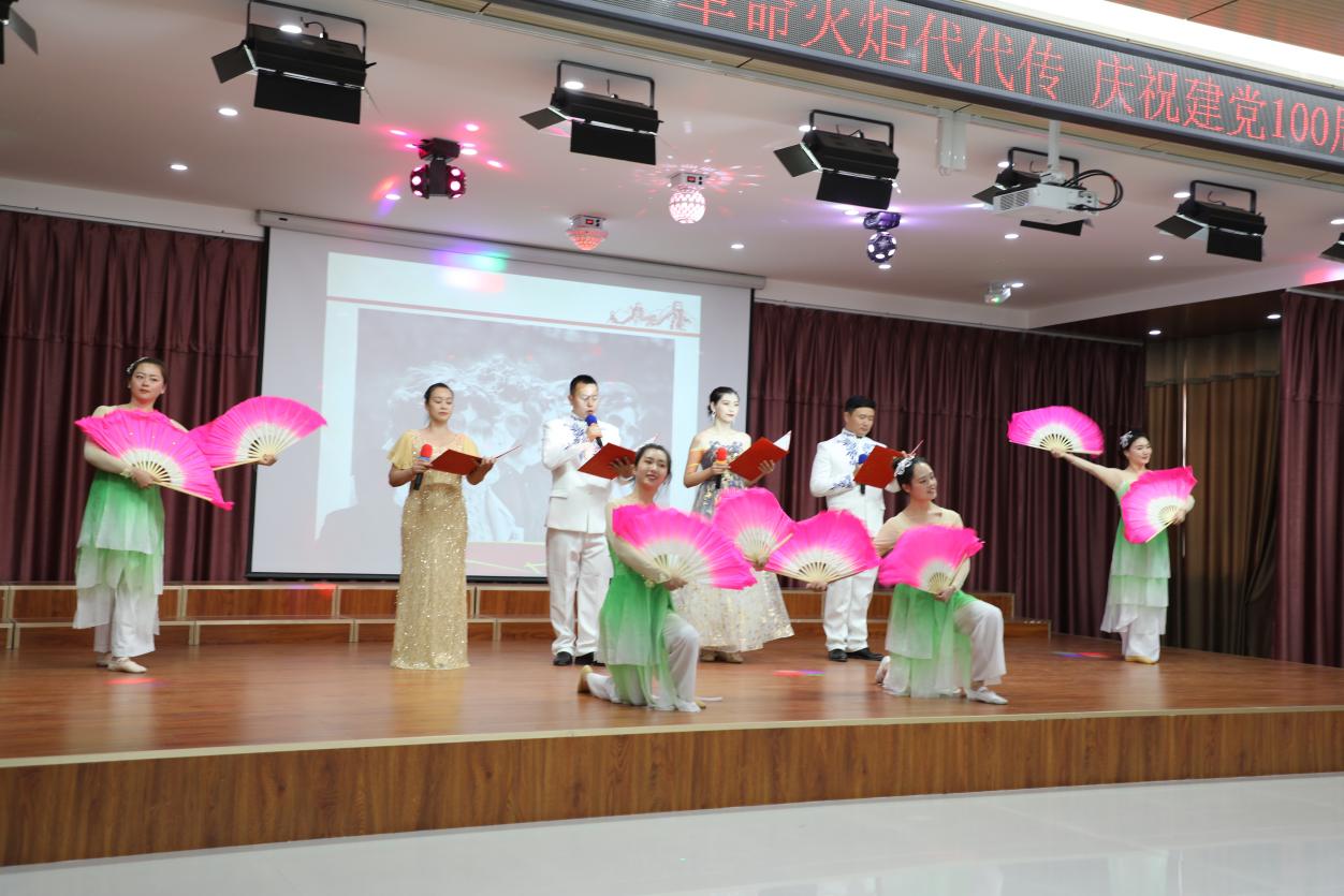 棉麻公司舉辦“革命火炬代代傳”詩歌朗誦比賽