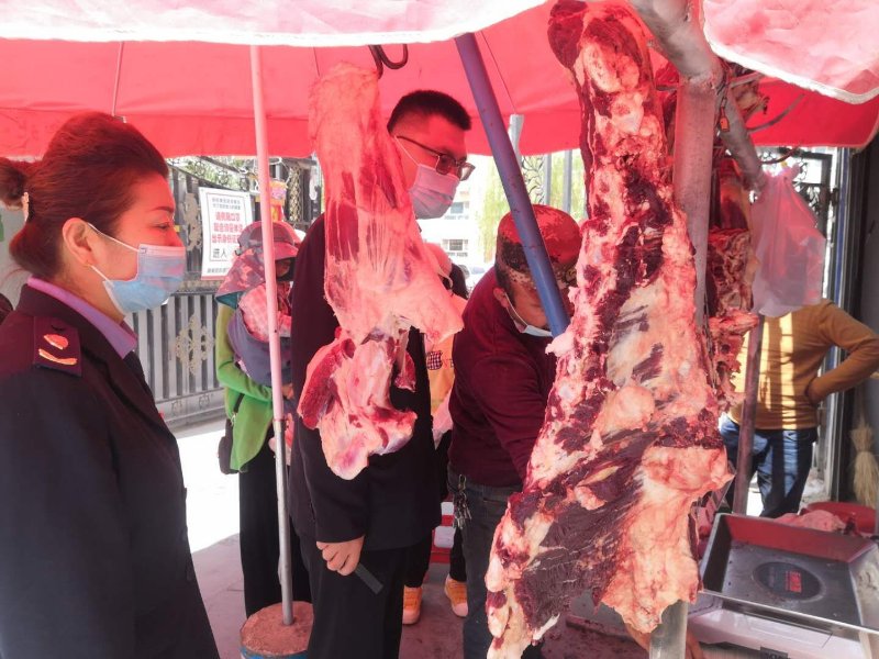 第一師阿拉爾市市場監(jiān)管局開展經(jīng)營環(huán)節(jié)畜禽產(chǎn)品專項(xiàng)檢查 