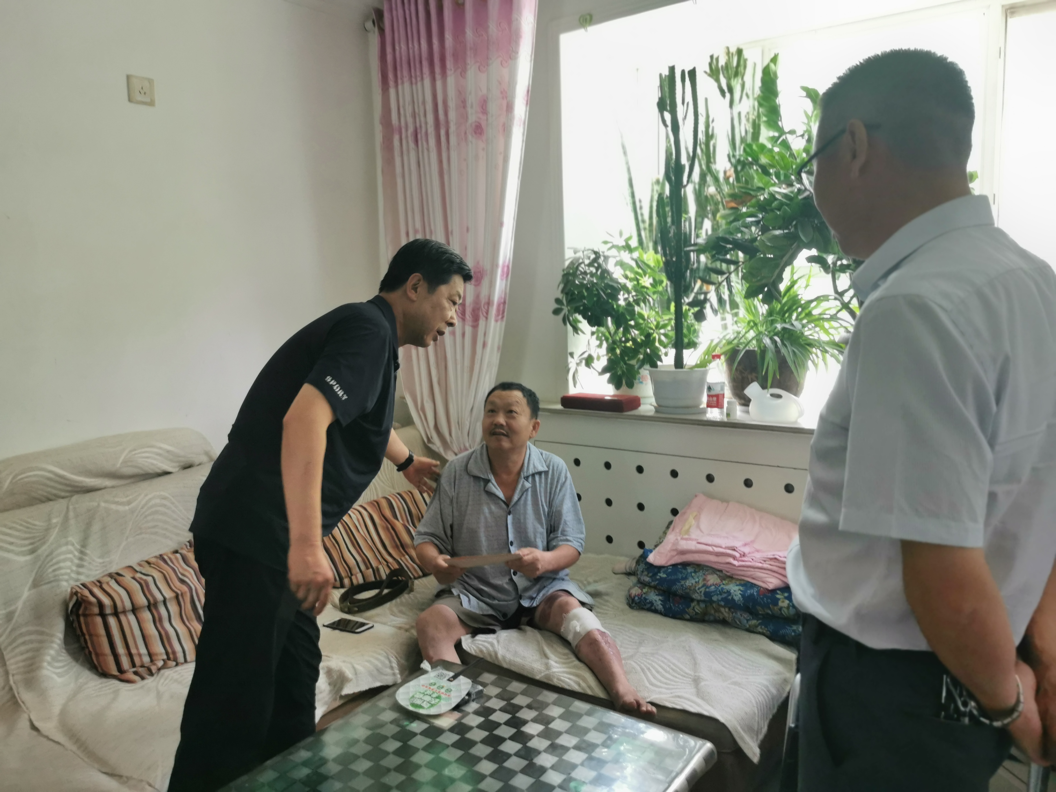 【我為群眾辦實事】融達公司黨支部開展“七一”走訪慰問家庭困難黨員職工活動