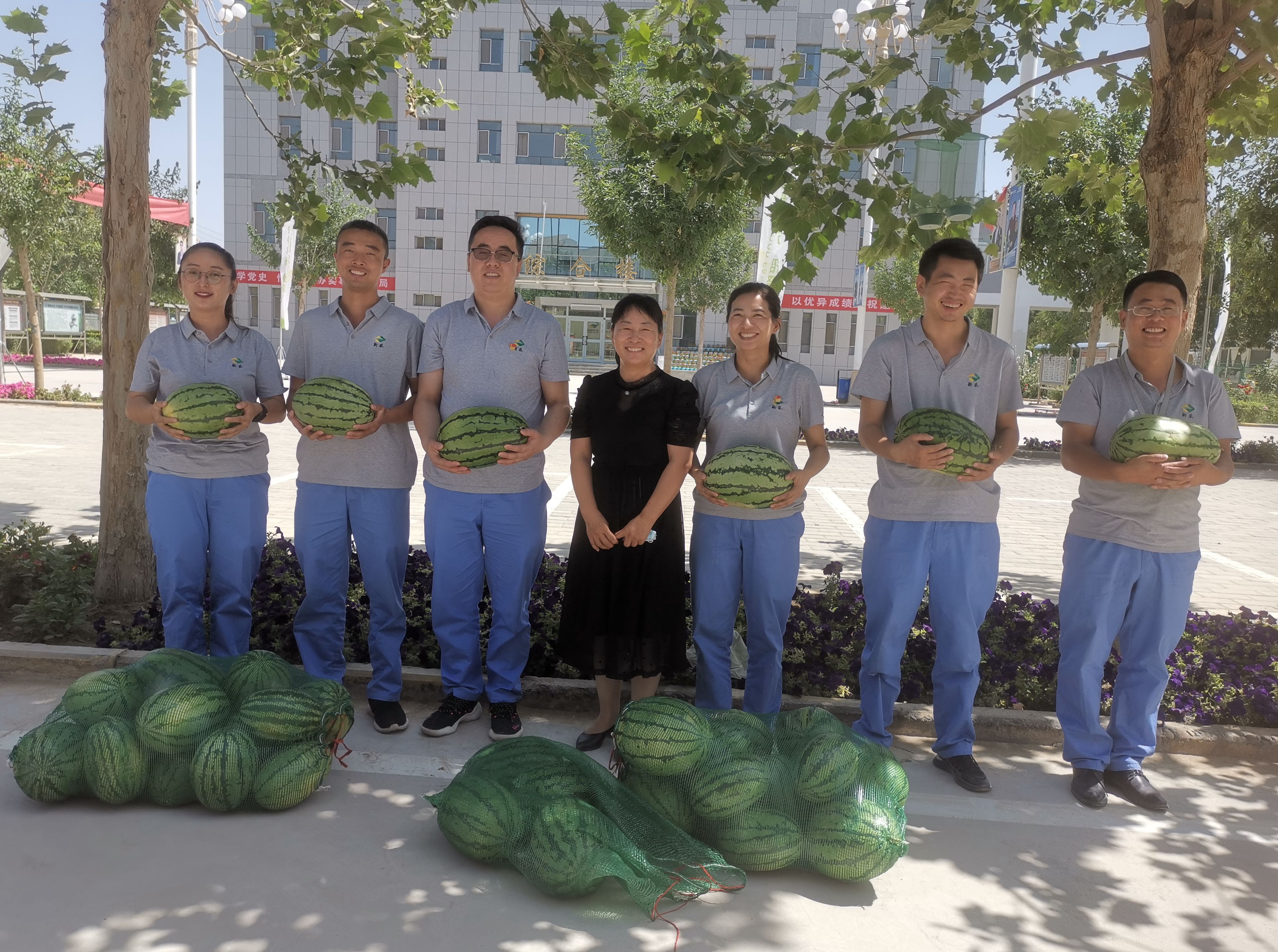 【我為群眾辦實(shí)事】新農(nóng)開(kāi)發(fā)深入一線(xiàn)送清涼絲絲關(guān)懷暖人心