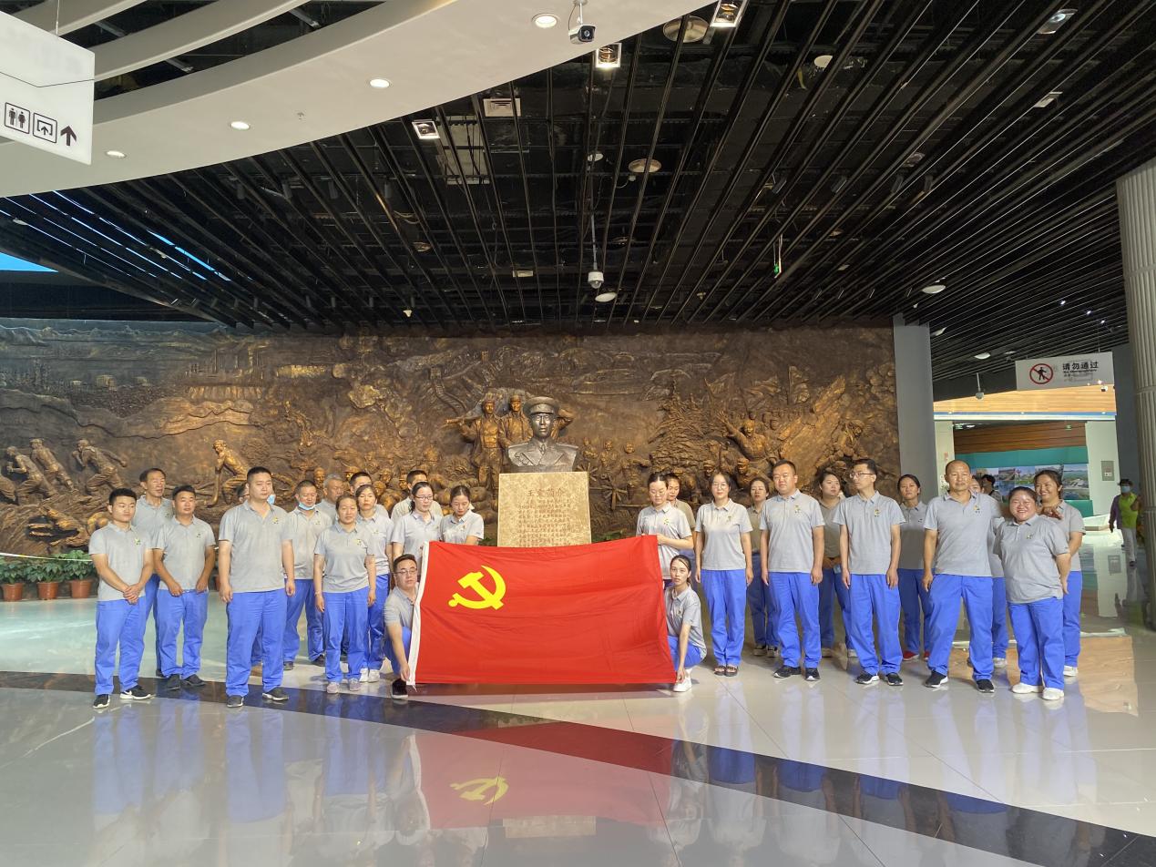 新農(nóng)乳業(yè)公司開展  “傳承紅色記憶 弘揚革命精神”主題黨日活動