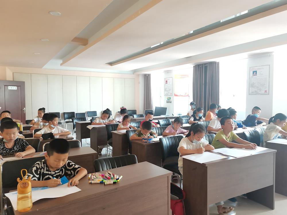 童心飛揚，關(guān)愛成長：青松路街道““假日學(xué)校””開班啦！