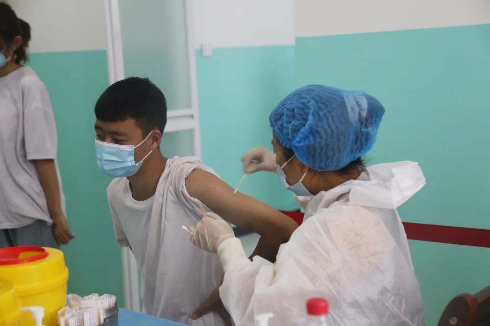 六團推進12-17歲人群新冠疫苗接種工作