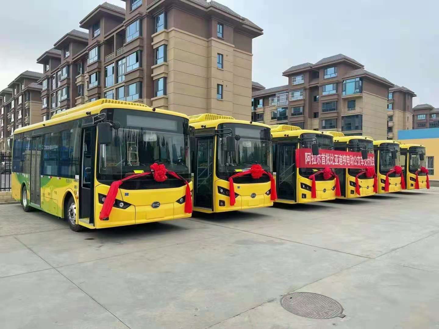 新能源電動(dòng)公交車(chē)亮相阿拉爾