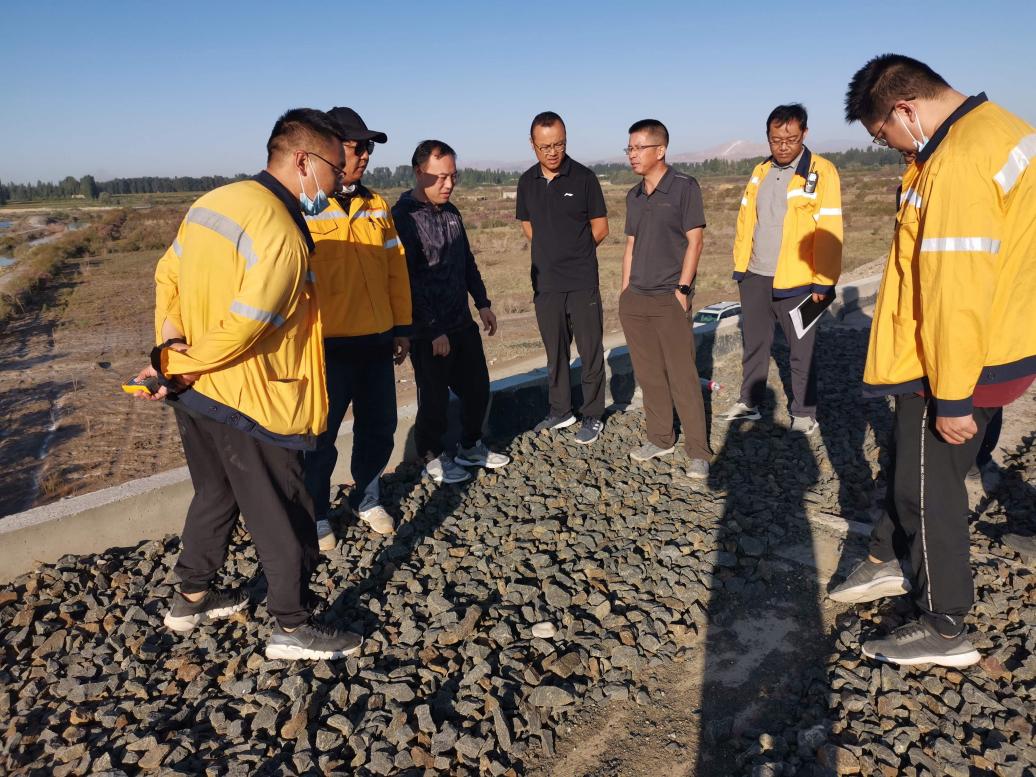 新疆阿塔鐵路公司組織工務段提前介入阿克蘇至阿拉爾鐵路建設