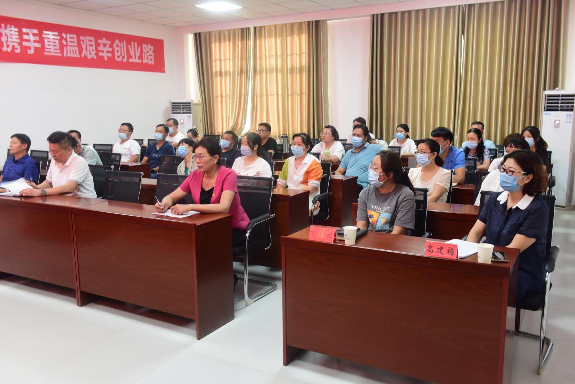 師市仲裁院·供銷(xiāo)集團(tuán)開(kāi)展“我為群眾辦實(shí)事”法律知識(shí)進(jìn)企業(yè)活動(dòng)