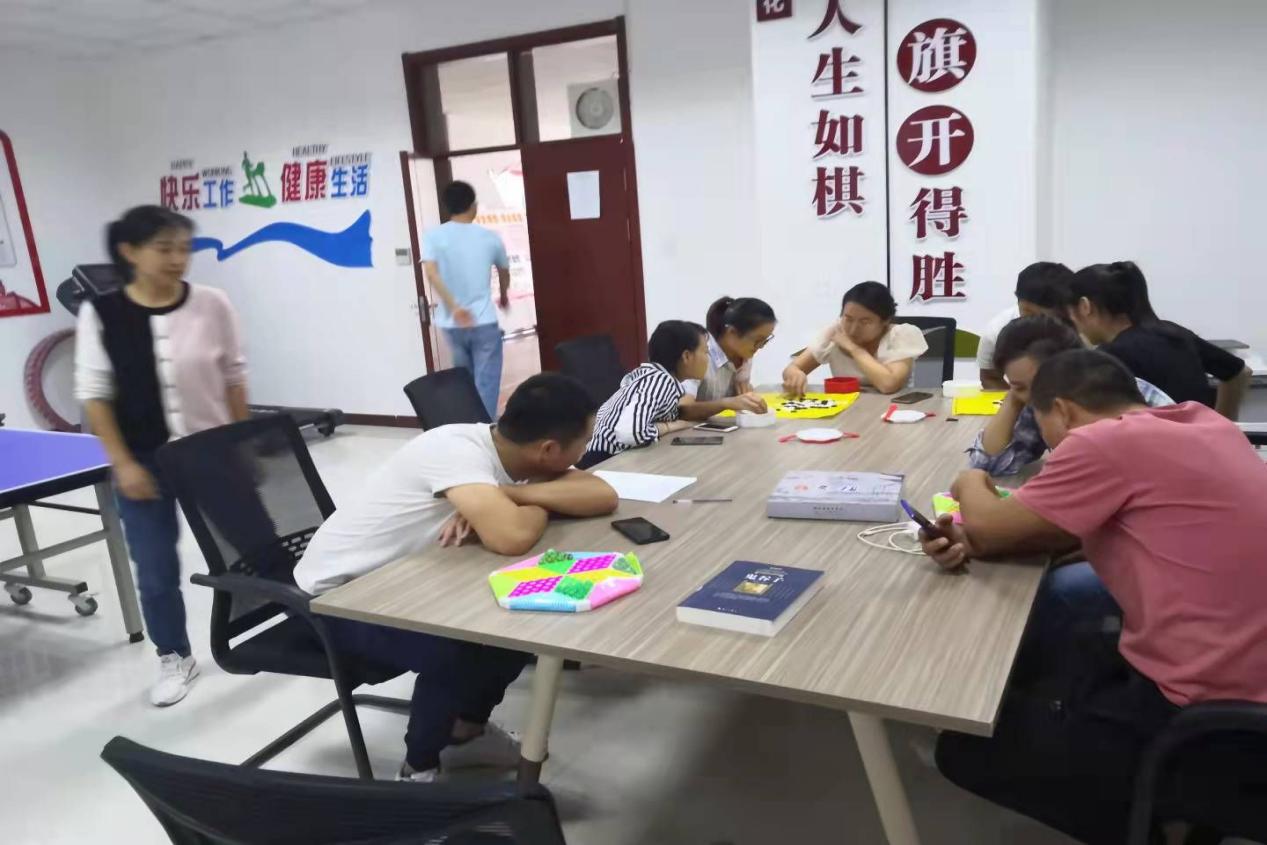 統(tǒng)眾公司開展“金秋九月競棋藝 統(tǒng)眾同心創(chuàng)輝煌”棋藝競技比賽