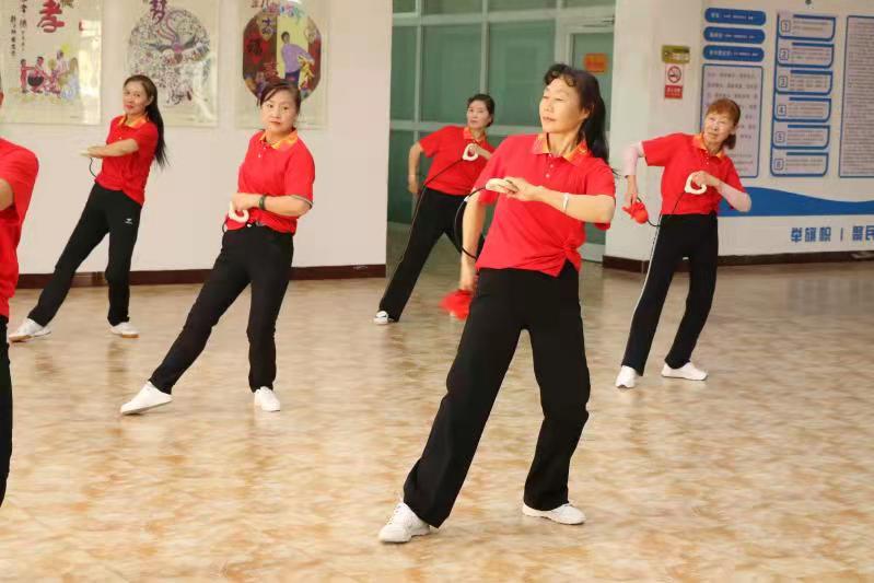 十二團(tuán)開(kāi)展“情濃重陽(yáng)禮敬老人”主題活動(dòng)