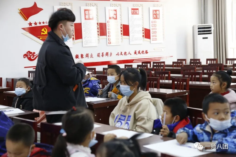 我為創(chuàng)城添光彩少兒公益繪畫班開課啦