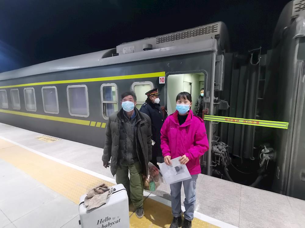 暖心！！流浪人員在社區的幫助下順利回家