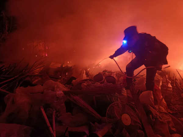 夜間巡邏遇火情 及時撲滅除隱患