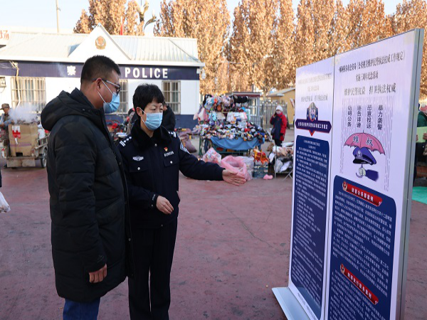 師市公安局組織開展《公安機(jī)關(guān)維護(hù)民警 執(zhí)法權(quán)威工作規(guī)定》頒布實(shí)施三周年宣傳活動