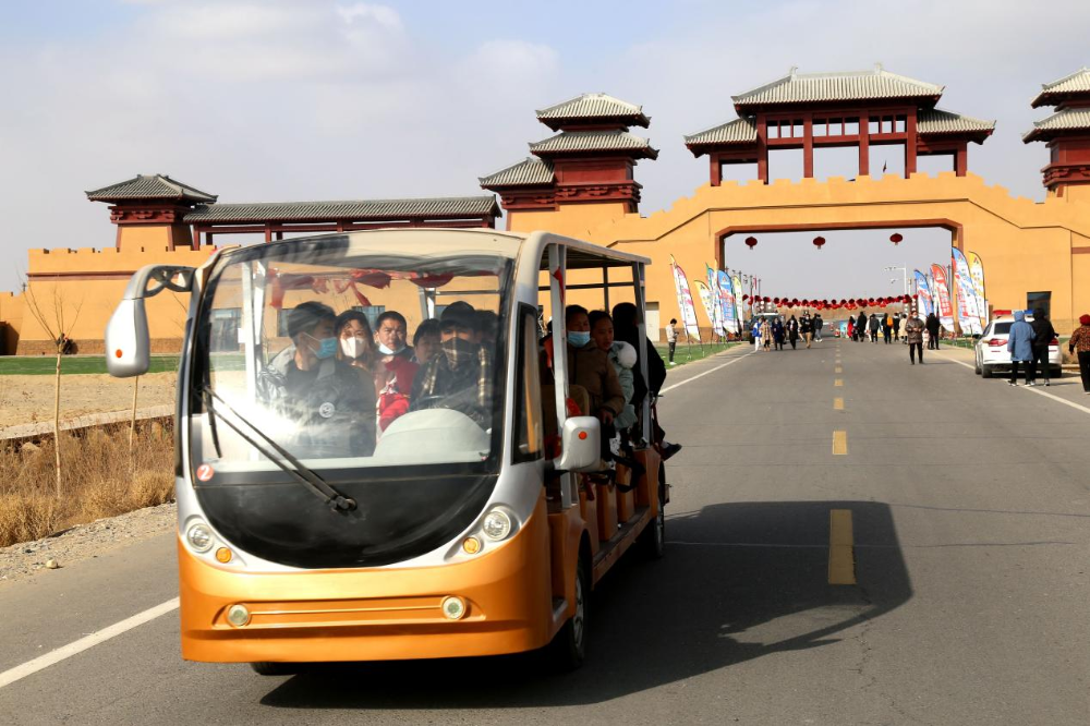 文旅開(kāi)門紅！春節(jié)期間沙漠之門景區(qū)旅游迎來(lái)小高峰