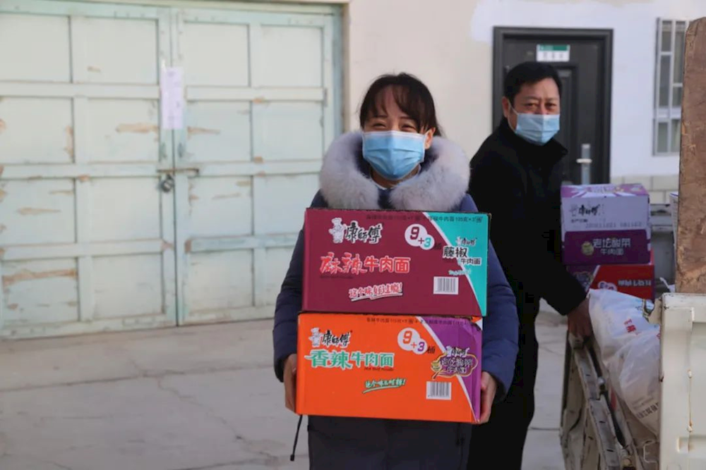 六團黨委大年初一慰問團鎮(zhèn)在崗人員