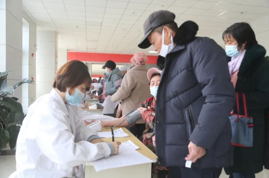 十二團組織開展全民免費健康體檢活動——全民免費健康體檢暖人心